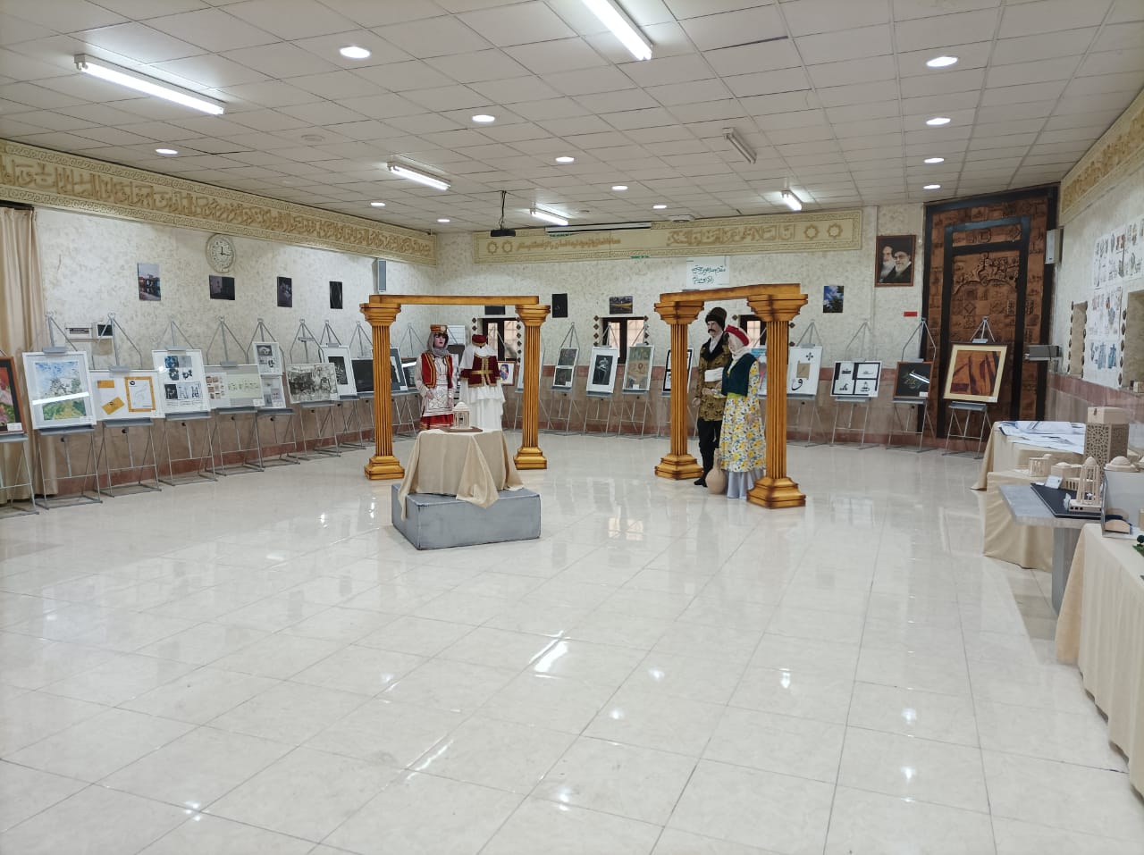 برگزاری نمایشگاه هفته مشاغل در هنرستان حافظ